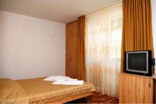 Отель Blyan Family Hotel Чифлик Двухместный номер с 1 кроватью и балконом-9